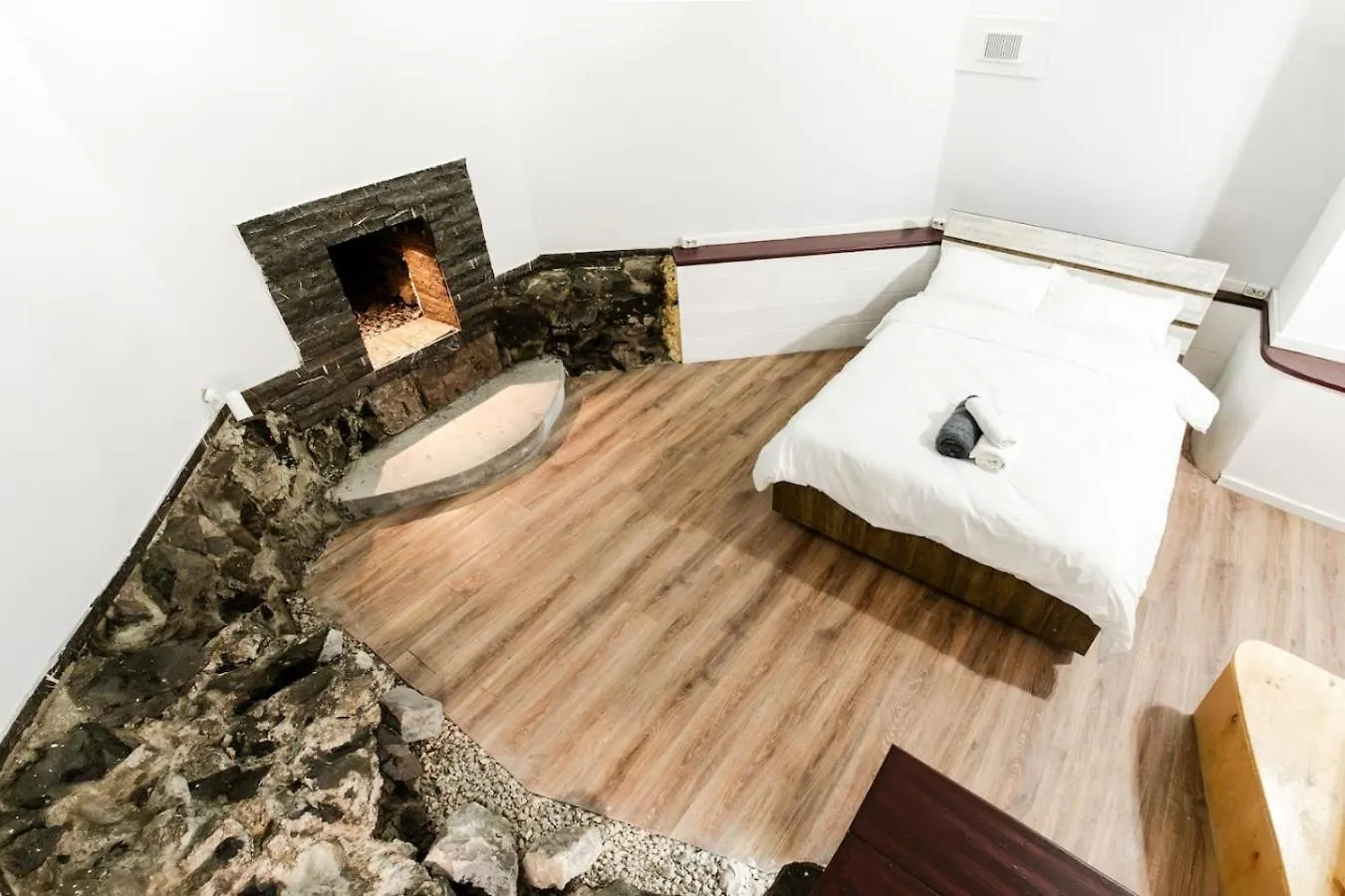Roman Relics And Modern Style - Unique 1Br Experience location